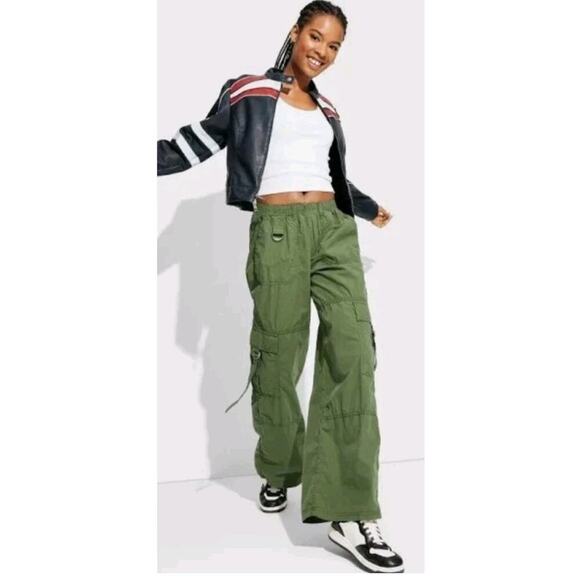 Wild Fable Mid Rise Wide Leg Green Lightweight Cargo Pants S NWT - Picture 3 of 10